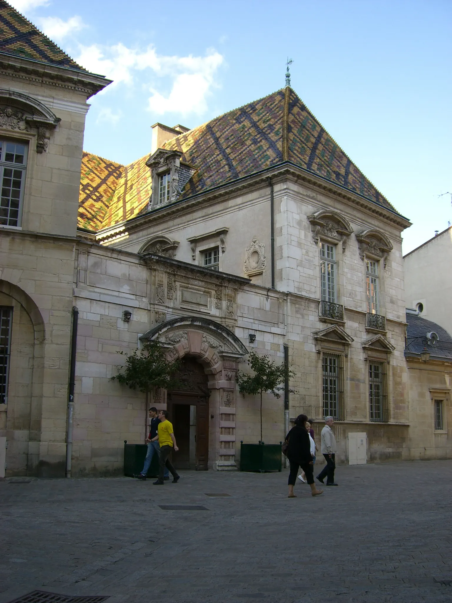 2006 Jun - Characteristic polychrome-glazed tile roof of the Burgundy region - Dijon